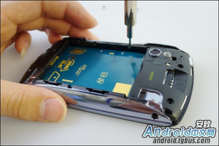 Illustration for article titled The PlayStation Phone, Torn Apart